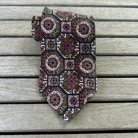 Valentino Pietro Men's Vintage Italian 100% Silk Medallion Print Tie - Picture 6 of 6